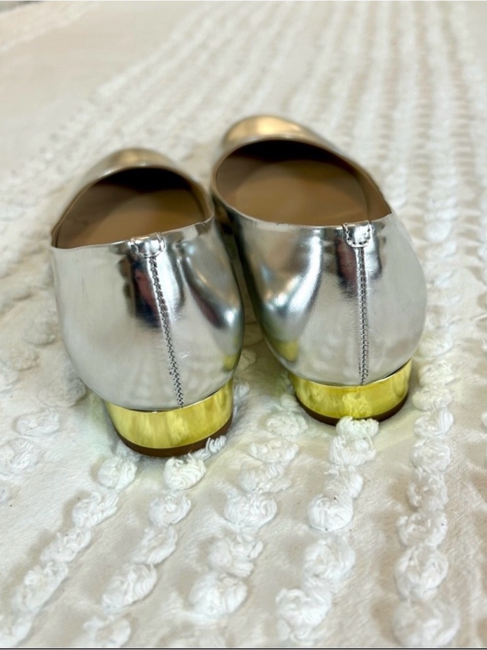 J Crew Women’s Silver Flats with Gold Accent Heel 8 1/2 - Picture 4 of 7